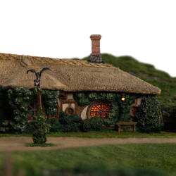 Lord of the Rings Statue The Green Dragon Inn